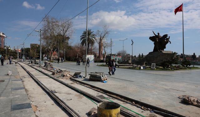 Antalya Nostalji tramvayında engeller gideriliyor