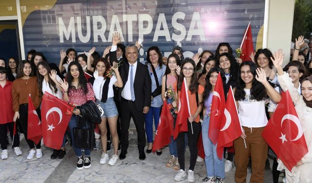 Muratpaşa Belediyesi'nden üniversite öğrencilerine burs