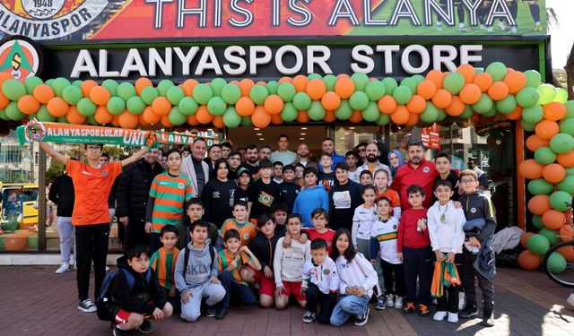 Antalyasporlu futbolcular imza gününde