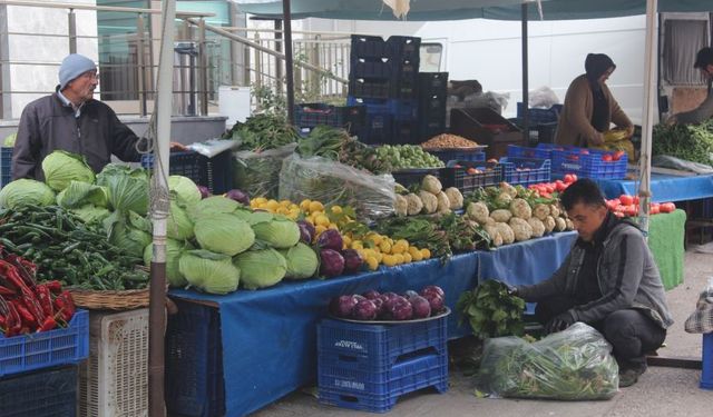 Antalya Salı Pazarı’nda Ramazan’a özel indirimler… Güncel pazar fiyatları... 30'lu yumurta kolisi, sebze meyve...