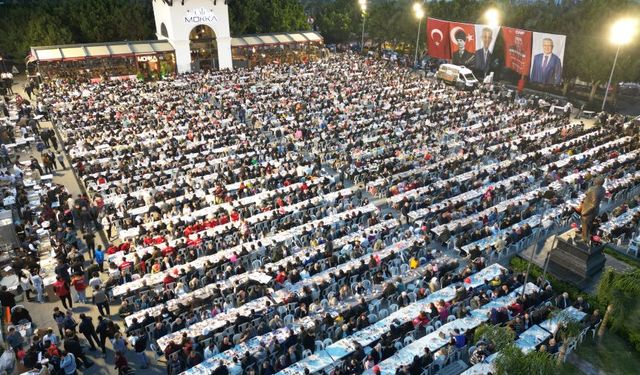 Kemer'de binlerce kişi iftar sofrasında buluştu