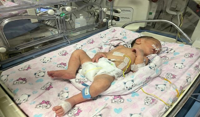 Doktorlar "imkansız" demişti! Annesi kazada ölen bebek sezaryenle yaşama tutundu!