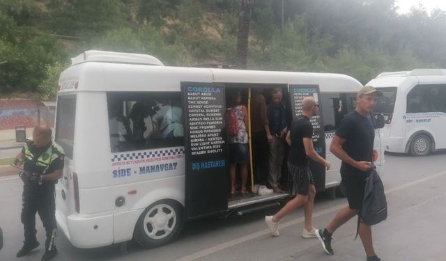 Antalya’daki 16 kişilik minibüste 35 turist çıktı