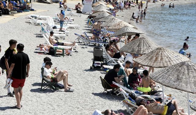Bodrum'da bayram yoğunluğu! Vatandaşlar sahile akın etti