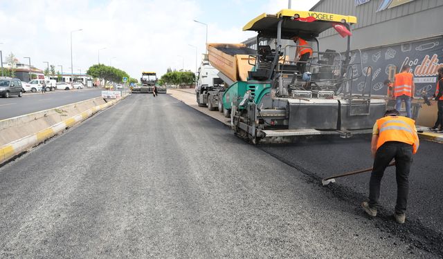 Antalya Büyükşehir’den Seyhan Caddesi’ne sıcak asfalt