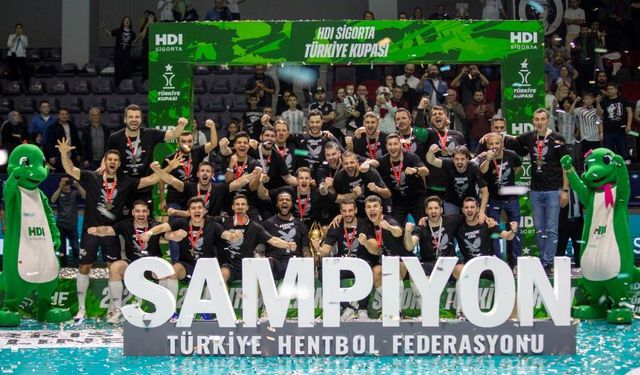 Hentbol Erkekler Türkiye Kupası'nın sahibi Beşiktaş oldu