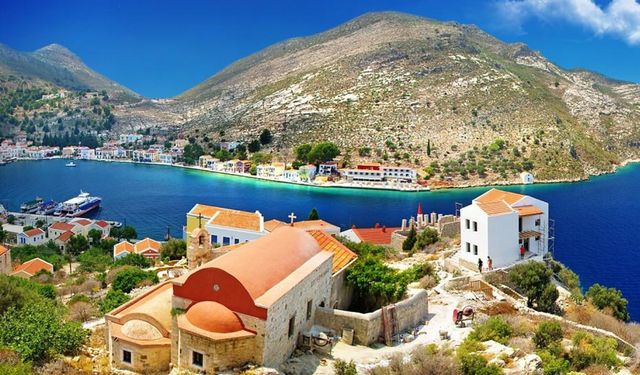 Antalya dibindeki Meis adasına gidebilecek! Yunan adalarında tatil sudan ucuz