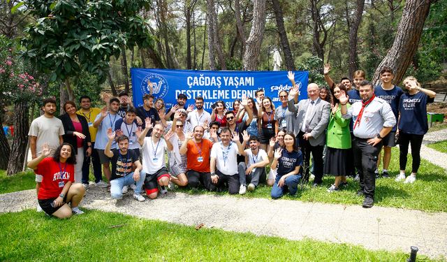Antalya gençleri, Türkan Saylan'ı 15. ölüm yıldönümünde saygı ve minnetle andı