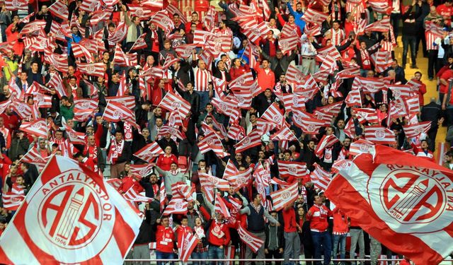 Tribünler dolduramayan Antalyaspor’a taraftar cezası şoku!