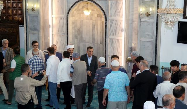 Burdurlular bayram namazını Ulu Cami'de kıldı