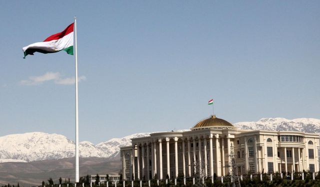 Tacikistan'da başörtüsü ve dini bayram kutlamaları yasaklandı