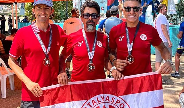 Antalyasporlu triatletlerden zafer! Eğirdir'den 3 madalya ile döndüler