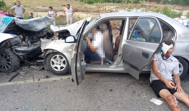 Burdur’da iki otomobil kafa kafaya çarpıştı! 2 Ölü, 8 Yaralı