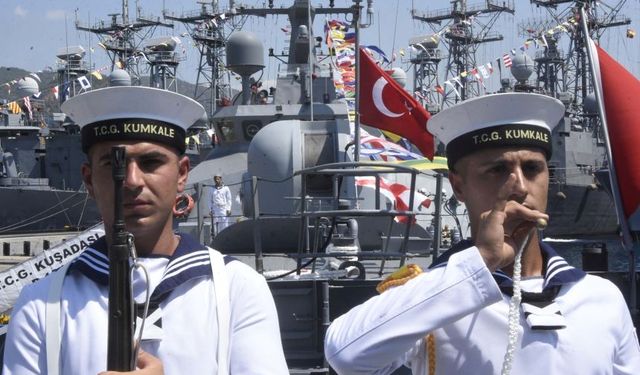 TCG Kuşadası ve TCG Kumkale, Katar görevi öncesi dünyaya gözdağı verdi!