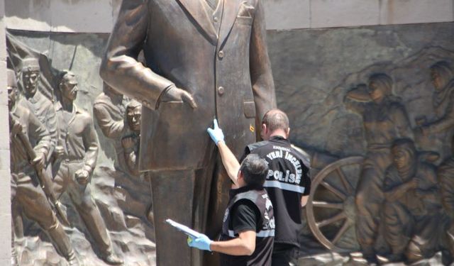 Kayseri'de Atatürk heykeline balta ile saldıran şahıstan, "Ben Mesih'im" savunması!