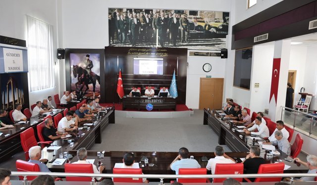 İsa Yıldırım’a CHP ve MHP’den çekimser oy! 15 parselin devri meclisten geçti