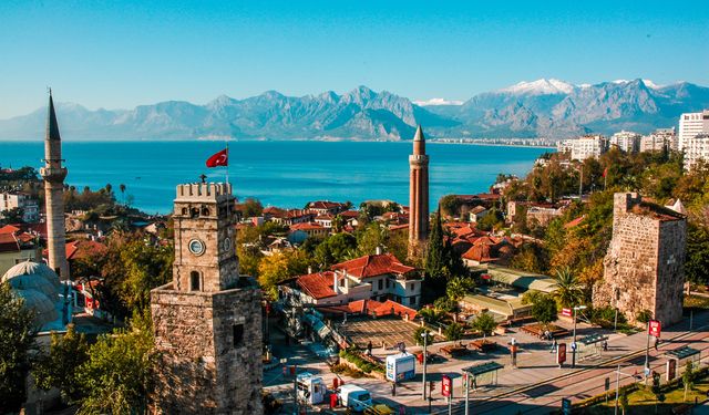 Antalya artık en yoksul iller arasında. Göç, deprem derken…