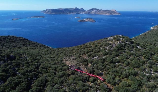 Antalya'da Cumhuriyet'e Saygı Yürüyüşü