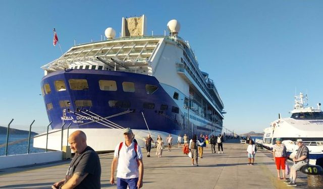 Bodrum’a denizden turist akını