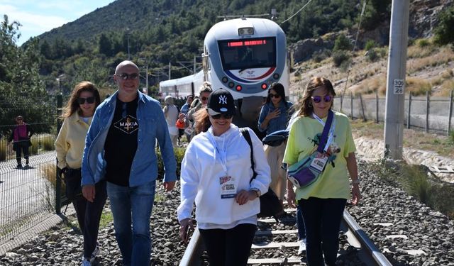 Bildiğiniz bütün trenleri unutun! Bu tren yolcu değil, lezzet taşıyor...