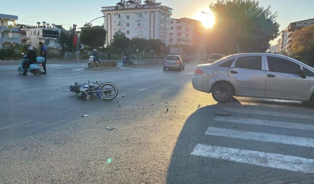 Gazipaşa'da otomobil ile motosiklet çarpıştı: 1 yaralı