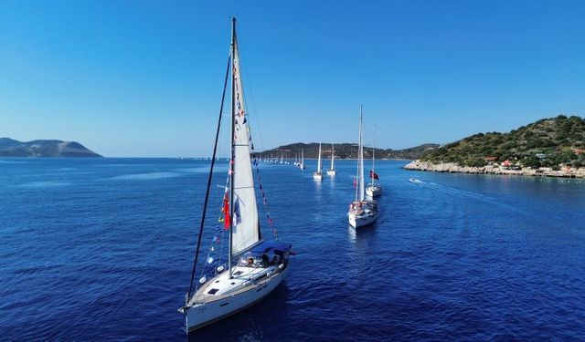 Kaş'ta Cumhuriyet coşkusu! Karada, denizde ve gökyüzünde...