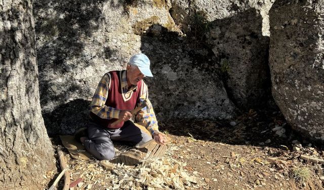 Manavgat Adam Kayaları’nın tahta kaşıkçısı