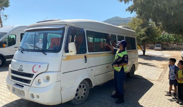 Gazipaşa’da miniklerin güvenliği için servis araçları denetlendi