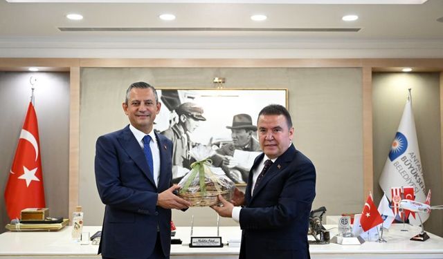 Muhittin Böcek, Özgür Özel'e selam gönderdi
