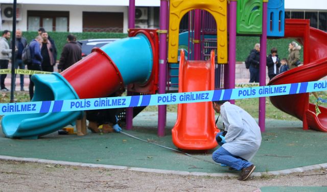 Antalya’da çocuk parkında k*rku dolu anlar! 2 çocuk yaralı