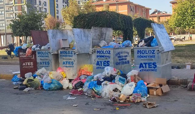 Kepez Belediyesi çöp ev temizledi ama… Gazi Mahallesi çöpten geçilmiyor!