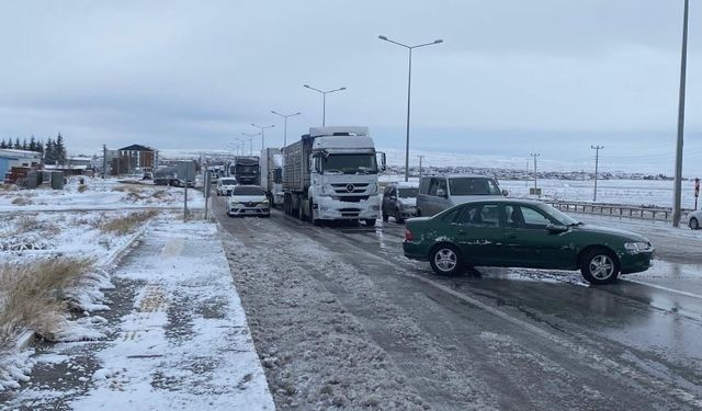 Konya'da ulaşımda kar engeli! Konya-Antalya yolu trafiğe kapatıldı