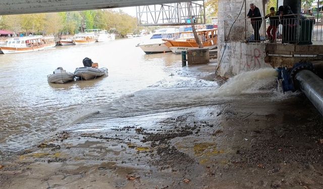 Sağanak sonrası bulanıklaşan su tahliye edildi