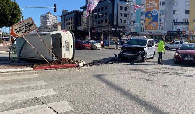 Antalya'da kural ihlali yaptı! Araba yan yattı