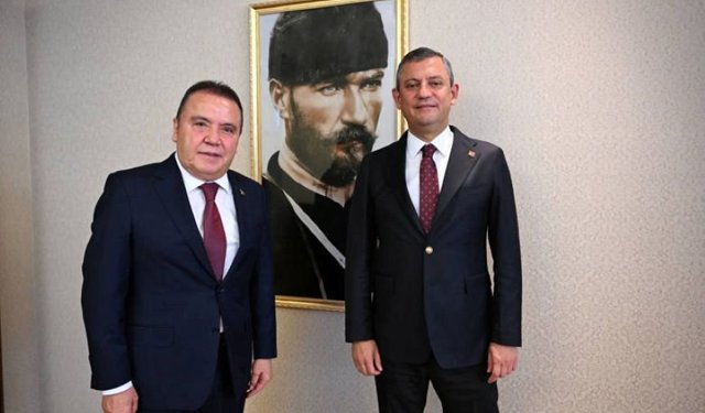 Muhittin Böcek'ten Özgür Özel'e sitem: Bana sahip çıkmazsanız...