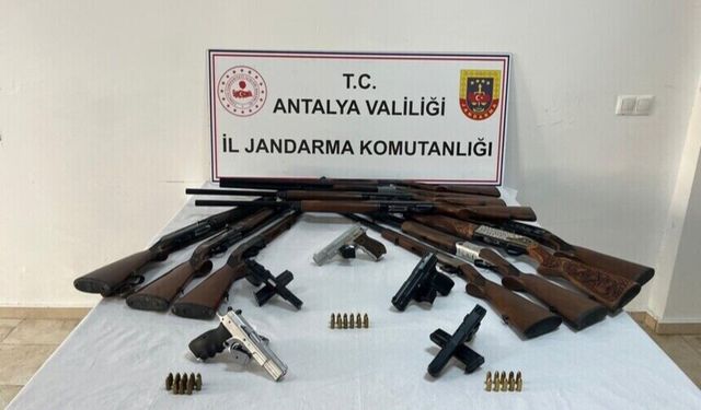 Serik'te çok sayıda silah ve mühimmat ele geçirildi