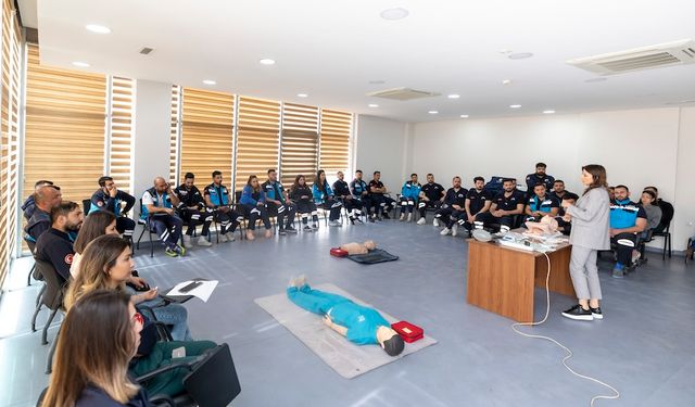 Mersin Büyükşehir Belediyesi sağlık ekiplerine hayat kurtaran eğitim