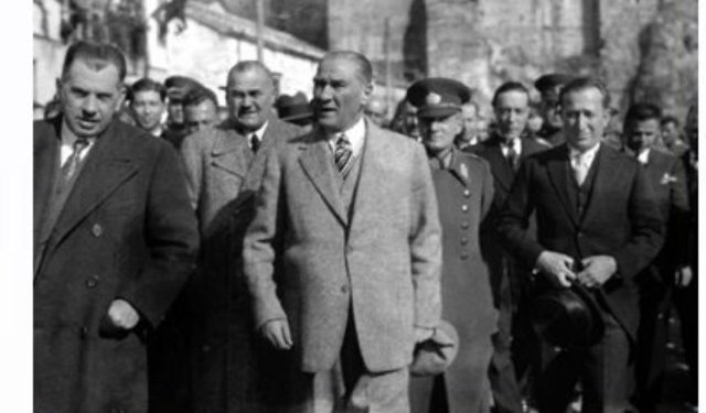 Atatürk, İngiliz subaya böyle seslendi: “Babanın Çanakkale’de ne işi varmış?”