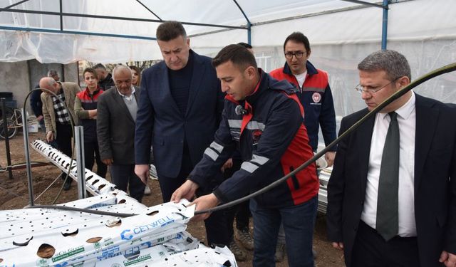 Isparta'da bir ilk! Topraksız tarımla çilek yetişiyor