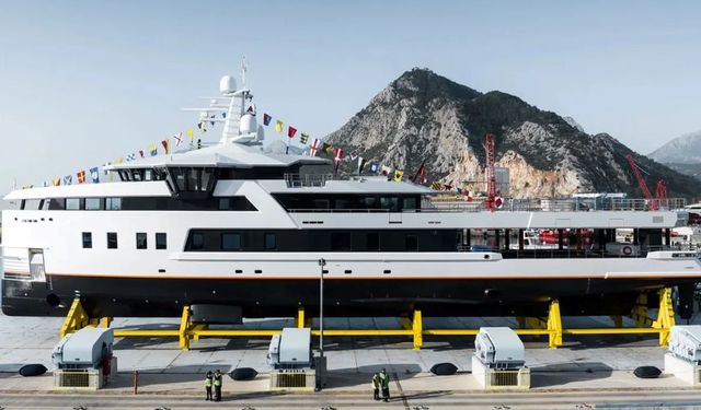 60 metrelik süper yat Antalya’da denize indi