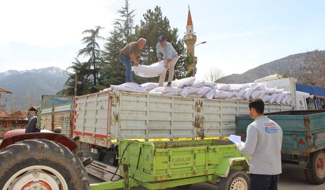 Antalya Büyükşehir Belediyesi’nden üreticilere yem desteği