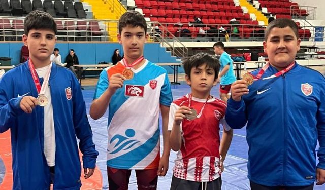 Kepez’in genç pehlivanları 2 altın madalya kazandı