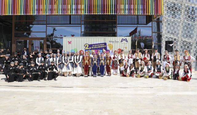Dünya çocukları Mersin'de bir araya geldi