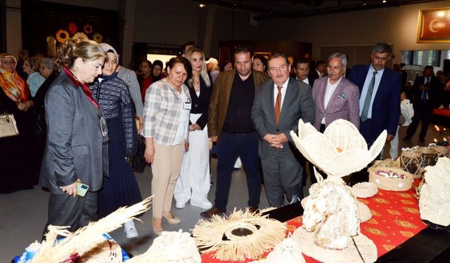 Kursiyerlerin emeği sanatla buluştu: Rengarenk sergi açıldı