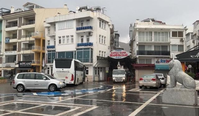Marmaris'te turistleri lağım kokusu karşılıyor