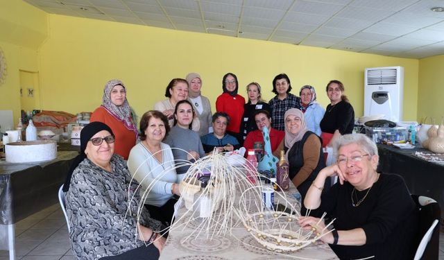 Kadınların dokunuşuyla eski eşyalar yeniden hayat buluyor