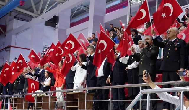 Burdur'dan ders niteliğinde kutlama: 23 Nisan sadece bir bayram değil