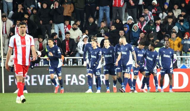 Fenerbahçe belalı Sivas deplasmanında hata yapmadı
