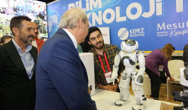 Sevimli robot Nao, Antalya City Expo Fuarı'na damga vurdu