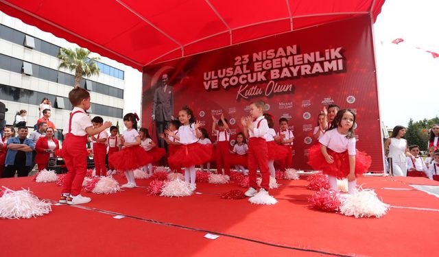 Kepez'de 23 Nisan coşkusu: Çocuklardan rengarenk kortej